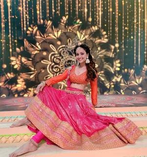Adaa Khan feet photo 10