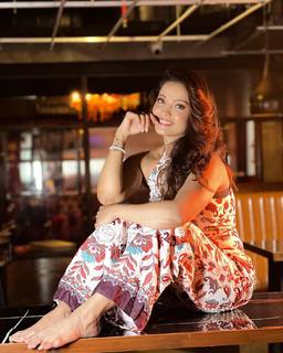 Adaa Khan feet photo 8