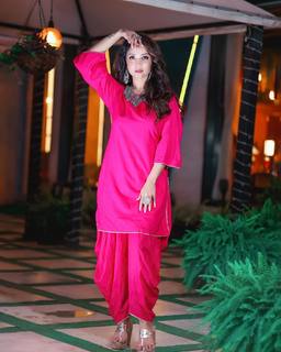 Adaa Khan feet photo 5