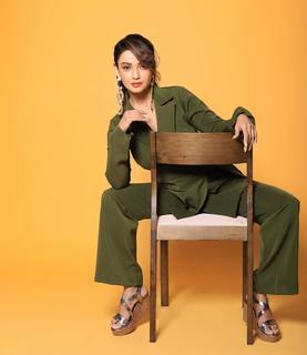 Adaa Khan feet photo 4