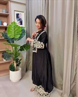 Adaa Khan feet photo 1