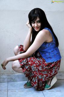 Adah Sharma feet photo thumbnail