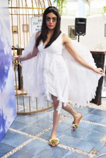 Adah Sharma feet photo thumbnail