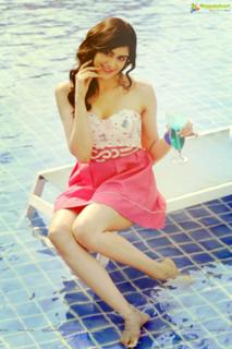 Adah Sharma feet photo thumbnail