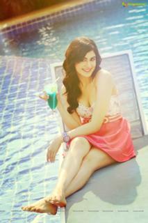 Adah Sharma feet photo thumbnail