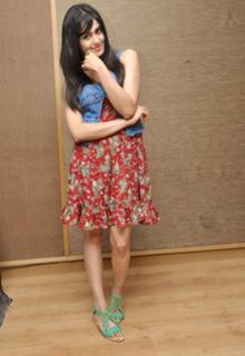 Adah Sharma feet photo thumbnail
