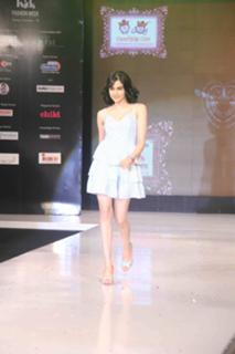 Adah Sharma feet photo thumbnail