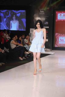 Adah Sharma feet photo thumbnail