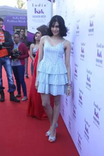 Adah Sharma feet photo thumbnail