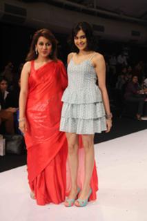 Adah Sharma feet photo thumbnail