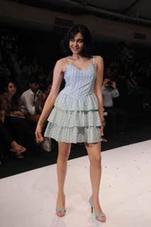 Adah Sharma feet photo thumbnail