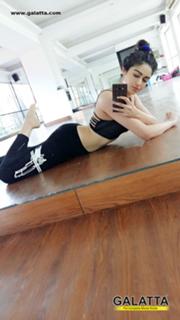 Adah Sharma feet photo thumbnail