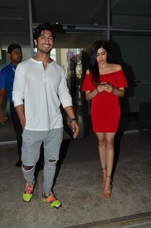 Adah Sharma feet photo thumbnail