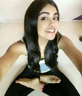 Adah Sharma feet photo thumbnail