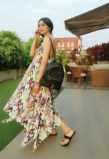 Adah Sharma feet photo thumbnail