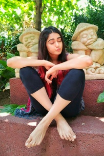 Adah Sharma feet photo thumbnail