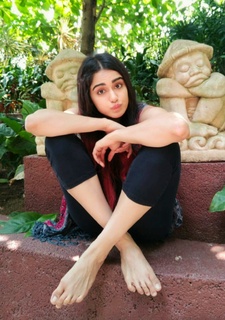 Adah Sharma feet photo thumbnail