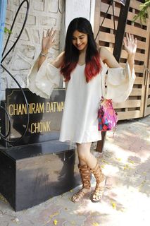 Adah Sharma feet photo thumbnail
