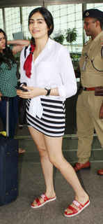 Adah Sharma feet photo thumbnail