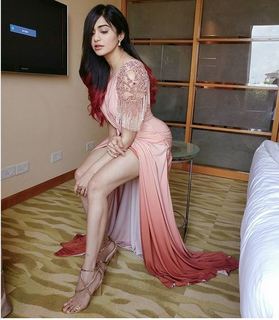 Adah Sharma feet photo thumbnail