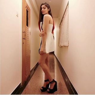 Adah Sharma feet photo thumbnail