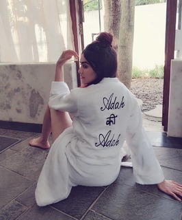 Adah Sharma feet photo thumbnail