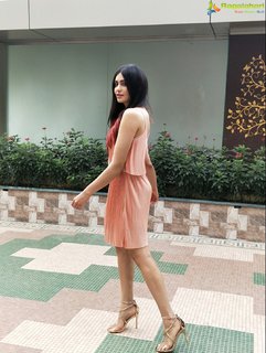 Adah Sharma feet photo thumbnail
