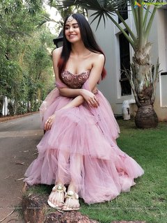 Adah Sharma feet photo thumbnail