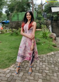 Adah Sharma feet photo thumbnail