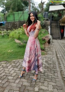Adah Sharma feet photo thumbnail
