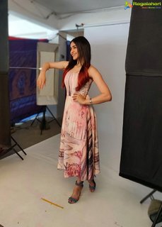 Adah Sharma feet photo thumbnail