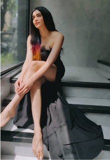 Adah Sharma feet photo thumbnail
