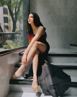 Adah Sharma feet photo thumbnail