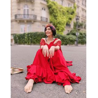 Adah Sharma feet photo thumbnail