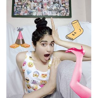 Adah Sharma feet photo thumbnail