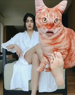 Adah Sharma feet photo thumbnail