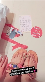 Adah Sharma feet photo thumbnail