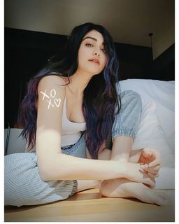 Adah Sharma feet photo thumbnail