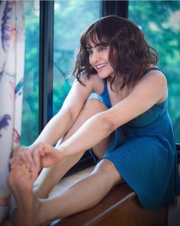 Adah Sharma feet photo thumbnail