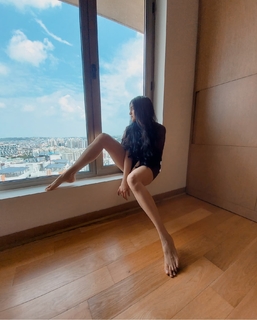 Adah Sharma feet photo thumbnail