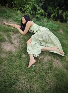 Adah Sharma feet photo thumbnail