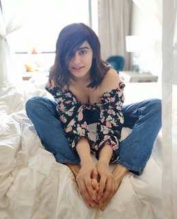 Adah Sharma feet photo thumbnail
