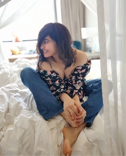Adah Sharma feet photo thumbnail