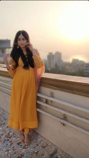 Adah Sharma feet photo thumbnail