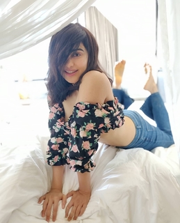 Adah Sharma feet photo thumbnail