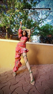 Adah Sharma feet photo thumbnail