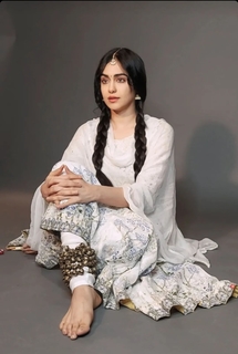 Adah Sharma feet photo thumbnail