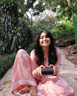 Adah Sharma feet photo thumbnail