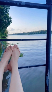 Adah Sharma feet photo thumbnail