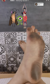 Adah Sharma feet photo thumbnail